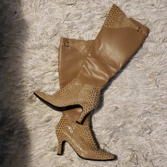 SOLD Bellini tan boots - Picture 3 of 5